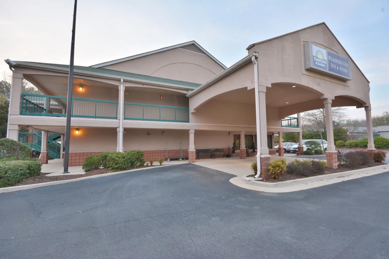 Days Inn & Suites By Wyndham Peachtree City Exterior photo